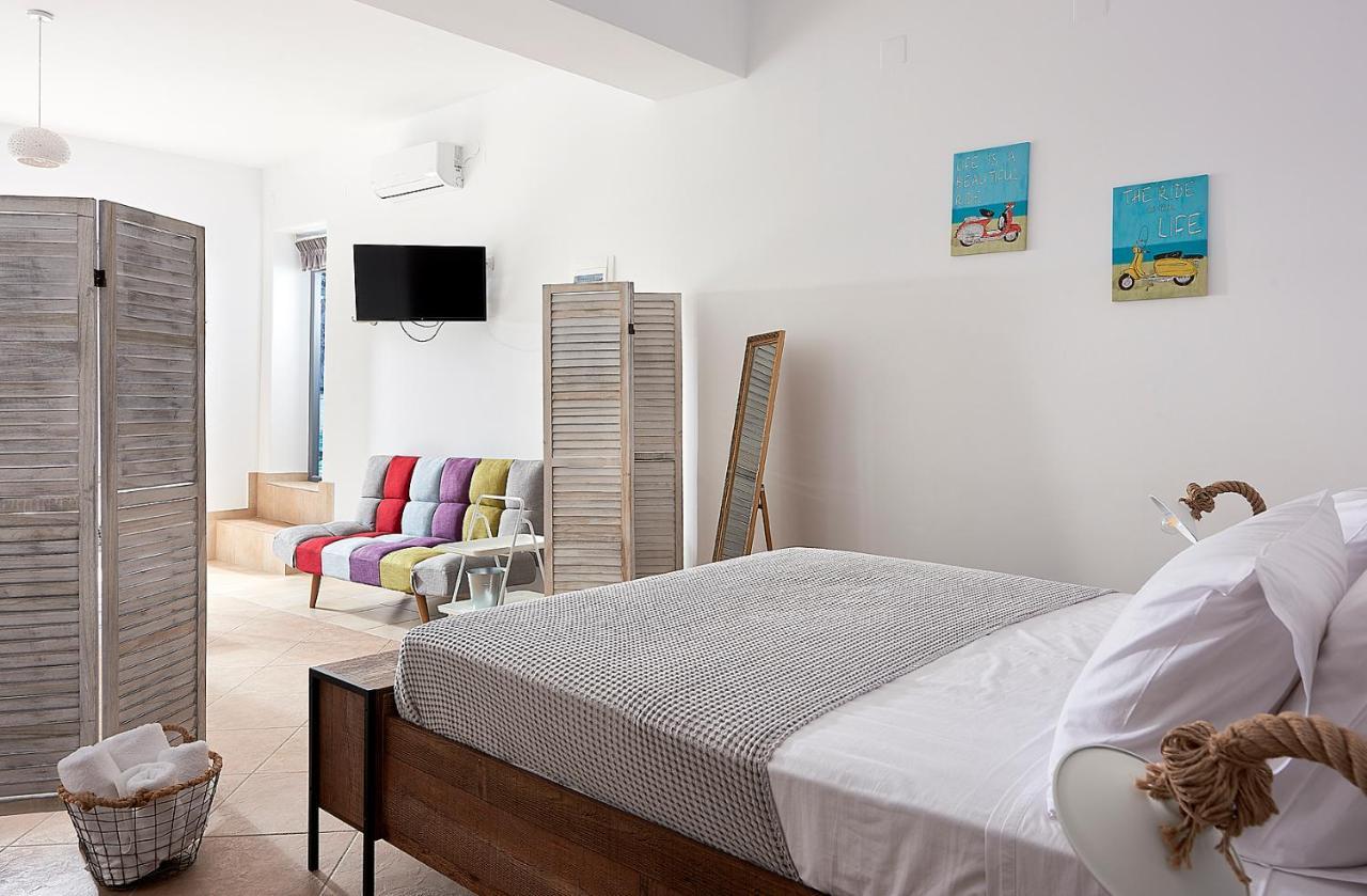 Miramare Luxury Apartments Firopotamos ภายนอก รูปภาพ